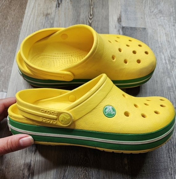 Crocs Classic Clogs Yellow + Green U of O Ducks colors M4 or W6 or J4 - Picture 1 of 10